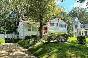 909 Cottage St SW, Vienna, VA 22180 - Photo 1