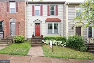 14263 Heritage Crossing Ln, Centreville, VA 20120 - Photo 1