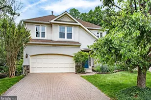 10008 Leamoore Ln, Vienna, VA 22181 - Photo 1