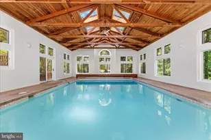 8000 Seven Hills Ct, Clifton, VA 20124 - Photo 6