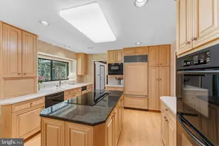 8000 Seven Hills Ct, Clifton, VA 20124 - Photo 12