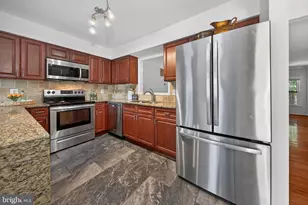 4867 Carriagepark Rd, Fairfax, VA 22032 - Photo 6