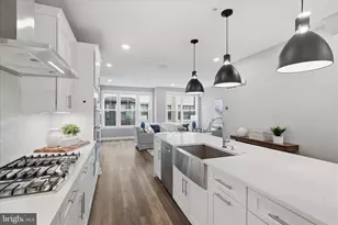 213 Market Square NW, Vienna, VA 22180 - Photo 1