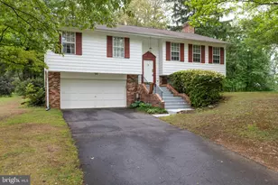 10535 Brevity Dr, Great Falls, VA 22066 - Photo 1