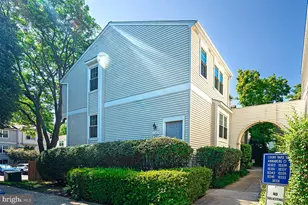 10343 Annaberg Ct, Burke, VA 22015 - Photo 1