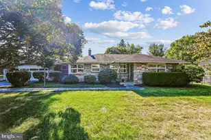 221 S Maple Ave, Purcellville, VA 20132 - Photo 1