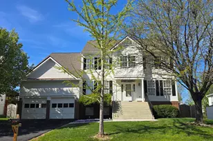 704 Godfrey Ct SE, Leesburg, VA 20175 - Photo 1