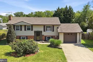 814 W Nettle Tree Rd, Sterling, VA 20164 - Photo 1