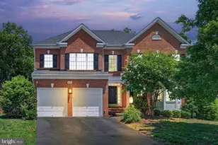 25670 S Village Dr, Chantilly, VA 20152 - Photo 1