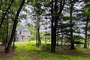 117 Stonecrop Ln, Mount Pocono, PA 18344 - Photo 2