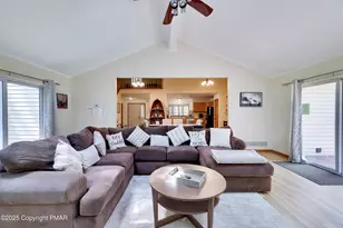 138 Kensington Dr, Bushkill, PA 18324 - Photo 6