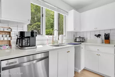  270 Big Pocono Pass, Tannersville, PA 18372 - Photo 6