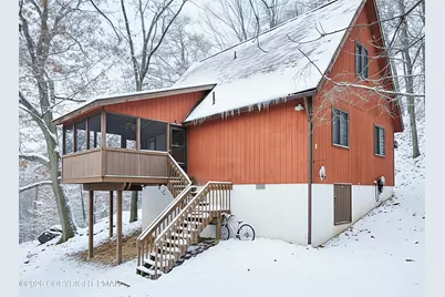  250 Brentwood Drive, Bushkill, PA 18324 - Photo 2