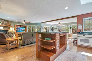 6102 Lakeview Dr, Pocono Pines, PA 18350 - Photo 20