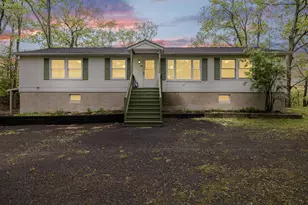 198 Castle Dr, East Stroudsburg, PA 18302 - Photo 2