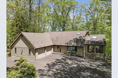  146 Cove Point Circle, Lakeville, PA 18438 - Photo 2