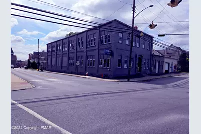  110 Pennsylvania Ave, 202, Bangor, PA 18013 - Photo 2