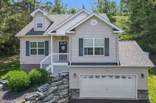 401 Pierce Ln, East Stroudsburg, PA 18301 - Photo 6