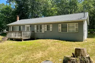 4535 Pine Ridge Dr, Bushkill, PA 18324 - Photo 2
