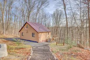 2463 Larkspur Dr, Stroudsburg, PA 18360 - Photo 6