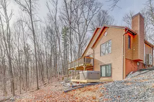 2463 Larkspur Dr, Stroudsburg, PA 18360 - Photo 2