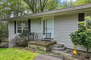 129 Winona Rd, Mount Pocono, PA 18344 - Photo 2