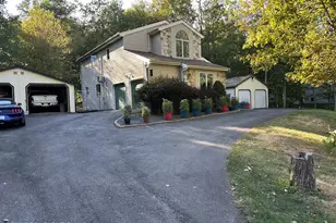 811 Knoll Dr, East Stroudsburg, PA 18302 - Photo 2