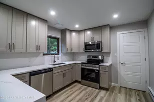 103 Ashley Ct, Bushkill, PA 18324 - Photo 4