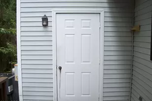 124 Eaglesmere Cir, East Stroudsburg, PA 18301 - Photo 4