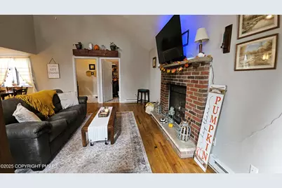  492 Country Place Drive, Tobyhanna, PA 18466 - Photo 8