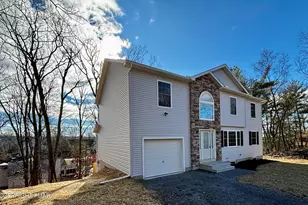 2634 Majestic Ct, East Stroudsburg, PA 18302 - Photo 2