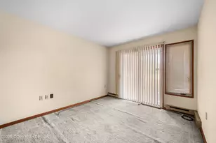 135 Salisbury Rd, Bushkill, PA 18324 - Photo 12