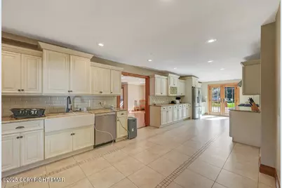  1015 Rt 390, Greentown, PA 18426 - Photo 32