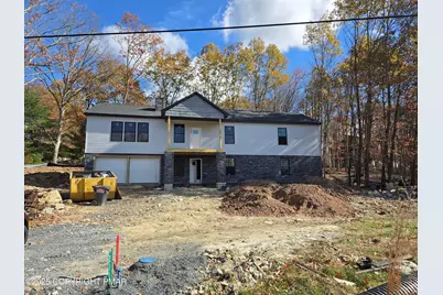  211 Brentwood Drive, Bushkill, PA 18324 - Photo 1