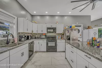  37 Mt Pocono Court, Mount Pocono, PA 18344 - Photo 8