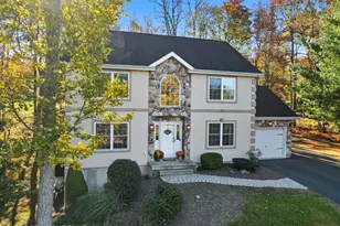 104 Wolf Hollow Rd, Lake Harmony, PA 18624 - Photo 4