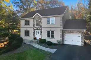 104 Wolf Hollow Rd, Lake Harmony, PA 18624 - Photo 2