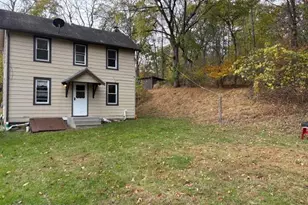 207 Munch Dr, Henryville, PA 18332 - Photo 2