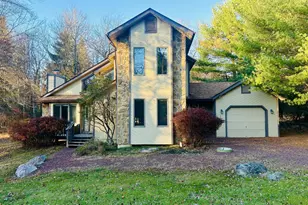 120 Pineknoll Dr, Lake Harmony, PA 18624 - Photo 1