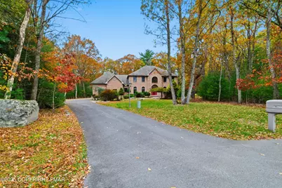  705 Garden Court, East Stroudsburg, PA 18301 - Photo 4