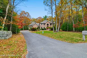 705 Garden Ct, East Stroudsburg, PA 18301 - Photo 4