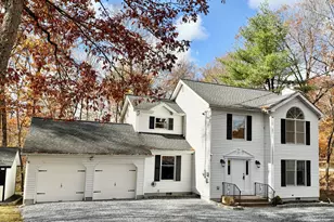 104 Dunchurch Dr, Bushkill, PA 18324 - Photo 1