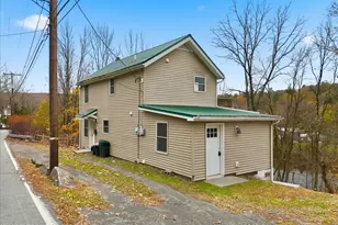 760 Hudson St, Hawley, PA 18428 - Photo 2