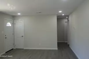 2556 N Delaware Dr, Mount Bethel, PA 18343 - Photo 8