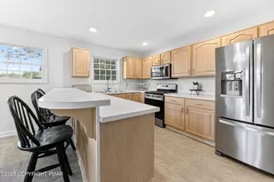 230 Hawthorne Village Ct, East Stroudsburg, PA 18302 - Photo 10