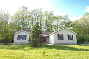 203 Sutton Pl, Pocono Summit, PA 18346 - Photo 2