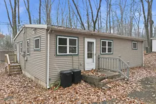 2208 Linden Ln, East Stroudsburg, PA 18302 - Photo 2