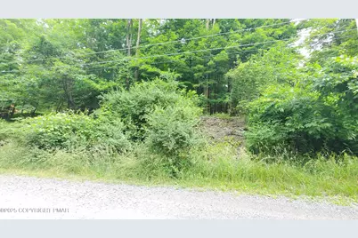  180 Stony Hollow Circle, Bushkill, PA 18324 - Photo 2