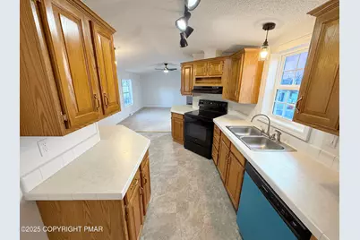  12 Ahearn Drive, Mount Bethel, PA 18343 - Photo 4