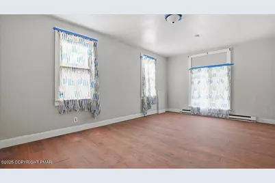  202 N Courtland Street, East Stroudsburg, PA 18301 - Photo 4